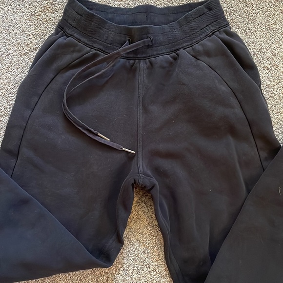 Lululemon black scuba joggers size 4 - Picture 3 of 7